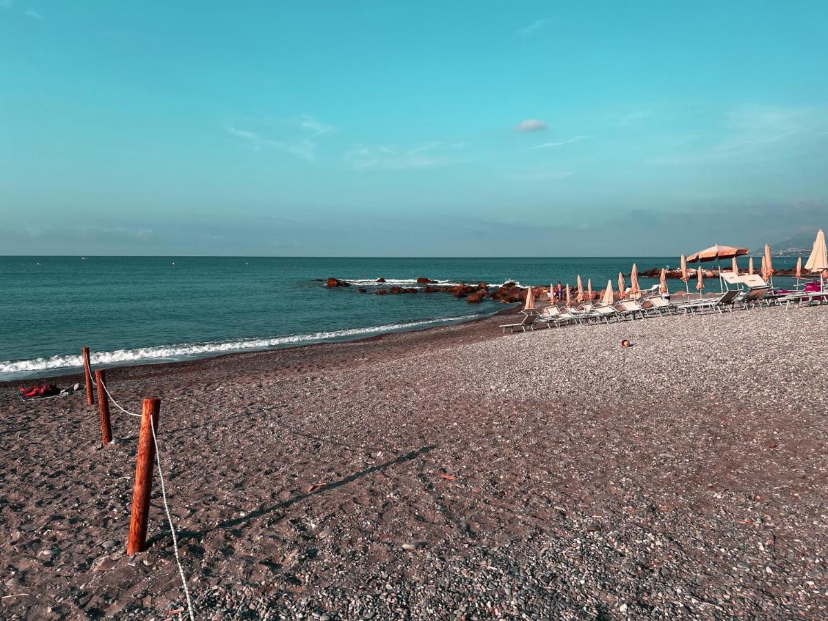 Appartamento Al Mare Ventimiglia Eksteriør billede